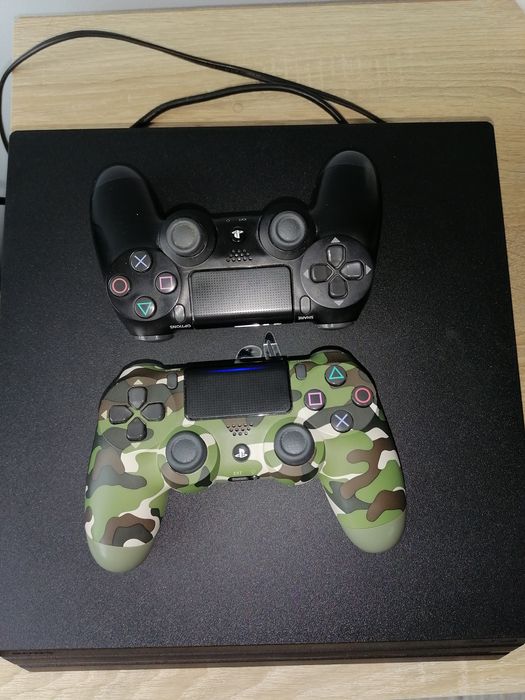 Ps4 pro 1tb model cuh 7216b