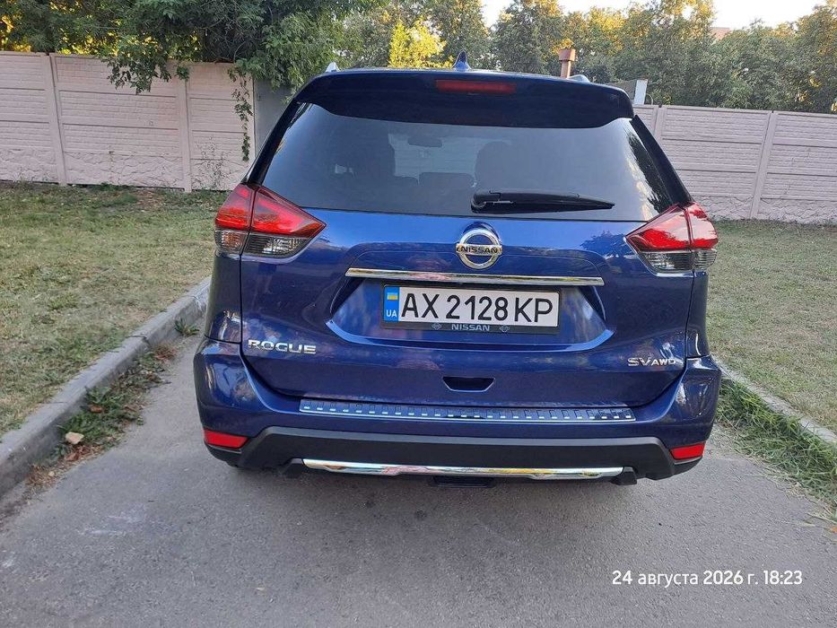Продам автомобиль Nissan Rogue 2017 SV
