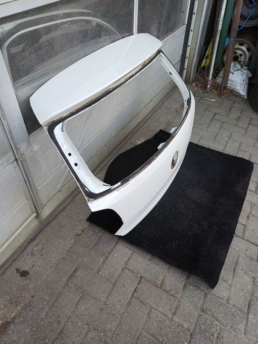 Klapa bagażnika vw polo 6R6