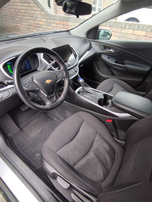 Chevrolet Volt II PHEV Шевроле Вольт 2 плагін гібрид 2018 року