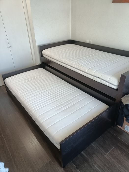 Duas camas de solteiro