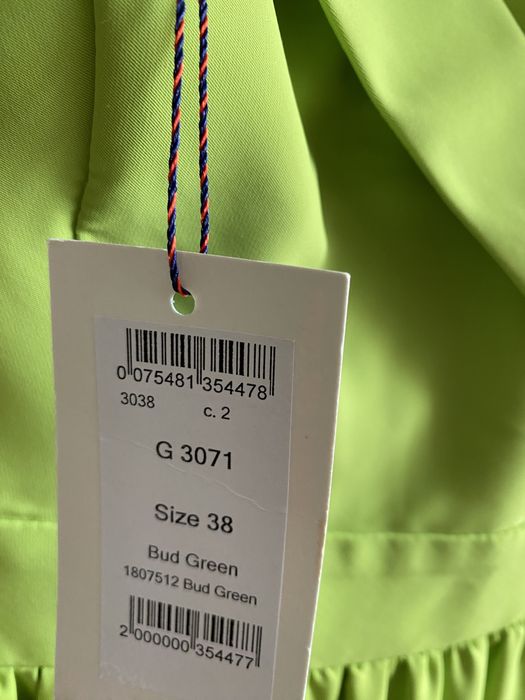 Сукня нова, М