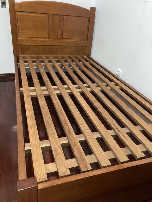 Cama de solteiro madeira maciça + estrado