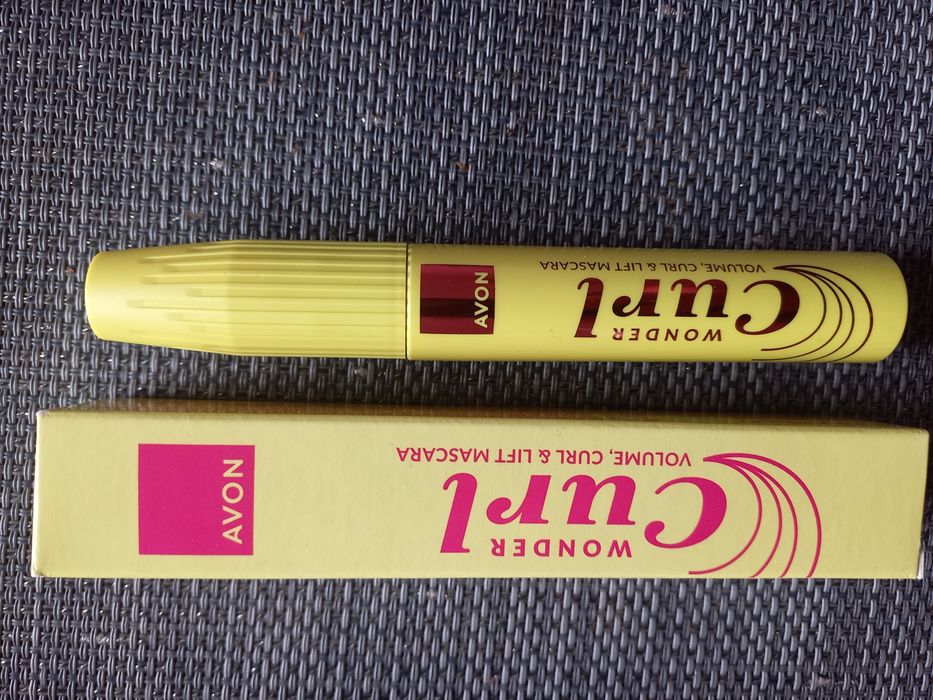 Podkręcająco unoszący tusz do rzęs Wonder Curl Avon