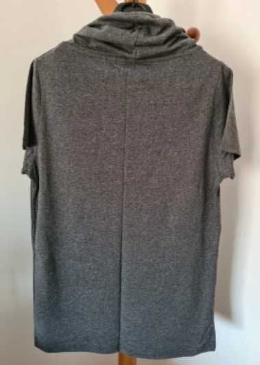 T-shirt com gola alta