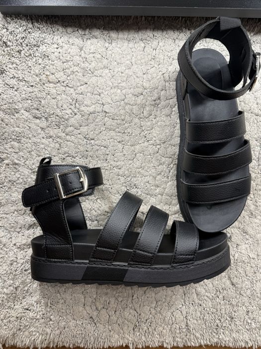 Продам босоніжки , нові ( є маленька подряпина на устільці )