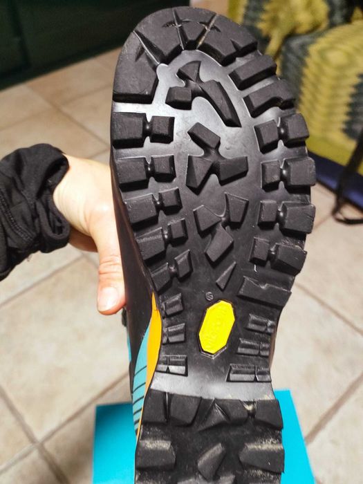 Botas de alpinismo La Scarpa com pouco uso 39