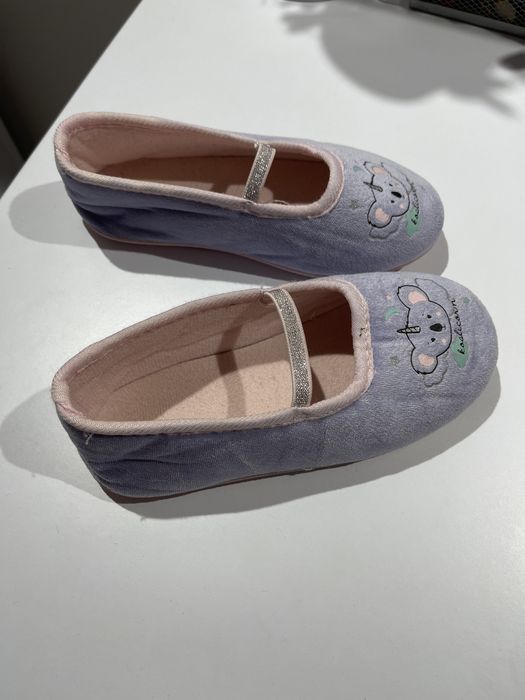 Buty, kapcie r 30