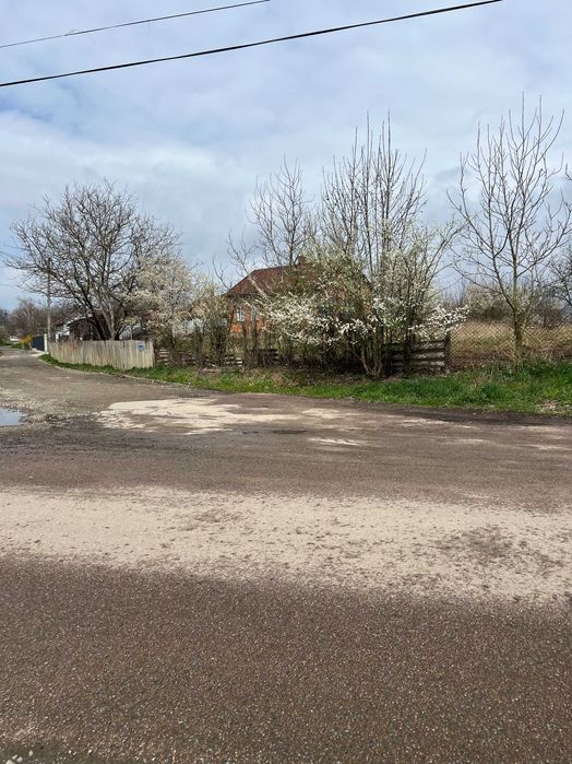 Продаж! Цегляний будинок біля МЕТРО + 10 сотих землі