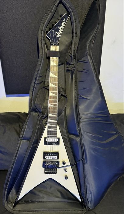 Gitara Jackson JS32 King V White