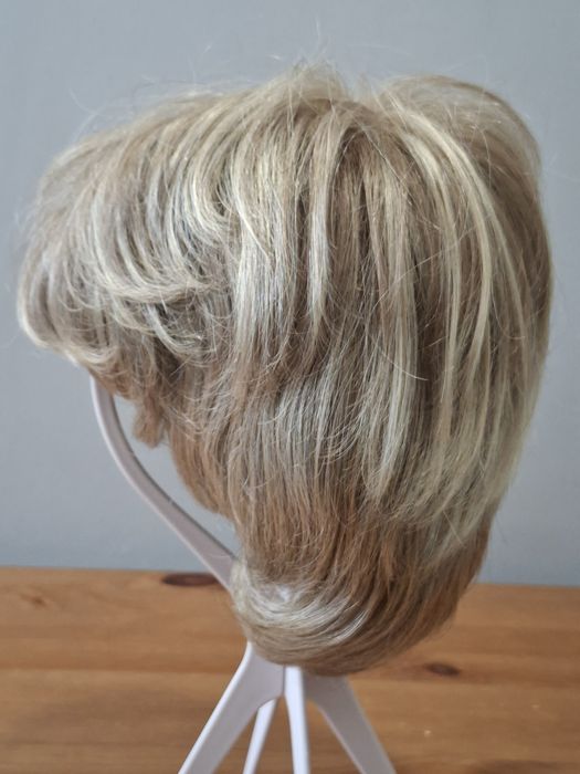 Blond peruka krótka