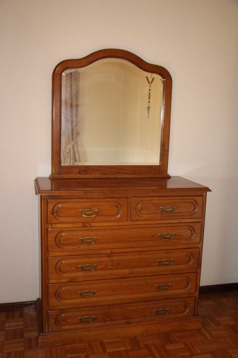 Comoda de quarto com espelho