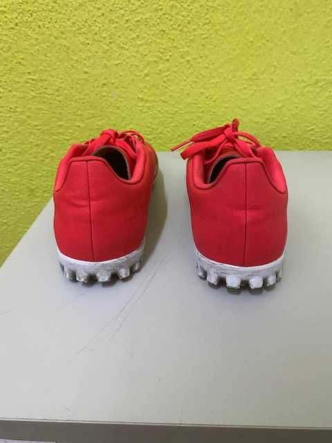 Chuteiras futebol relvado sintético