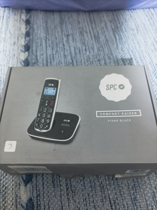 Phone with large keys.64740893431554123