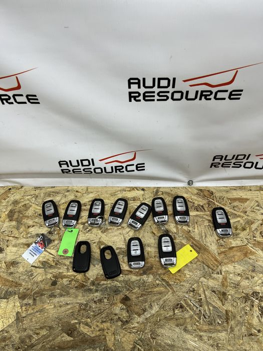 Смар Ключ Audi A4 B8 / A4 / Q5 /A6 C7 / A7 з безключевим та звичайні