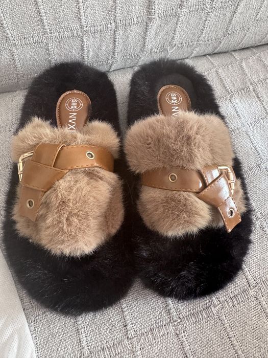 Chinelos femininos de pelo preto e camel – Tamanho 36 – Novos