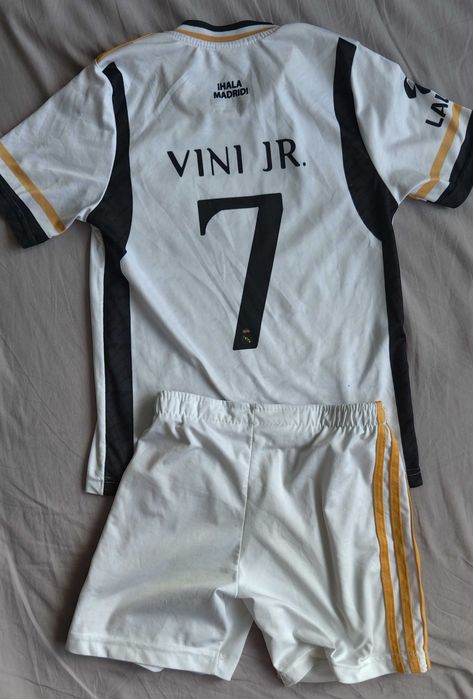 komplet koszulka spodenki Real madryt Vinicius Vini jr dziecięca 128