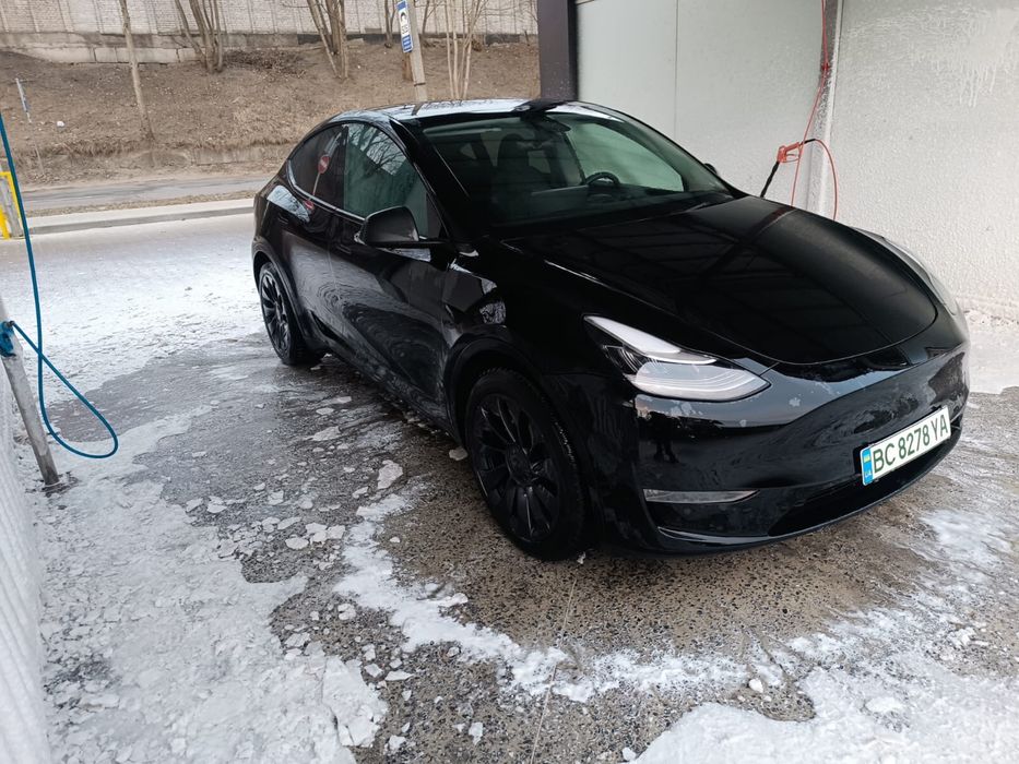 Tesla Y 2023 ПРОДАМ