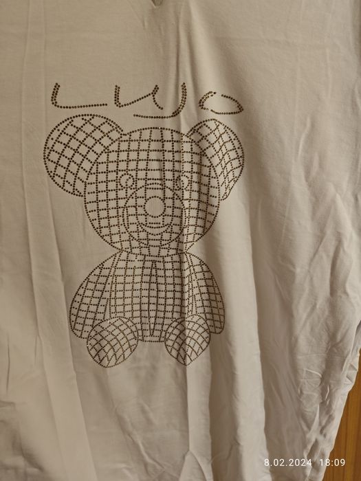 Biała sukienka z misiem