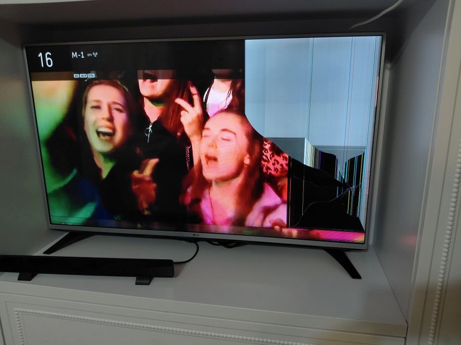 Телевізор  LG 49LF590V