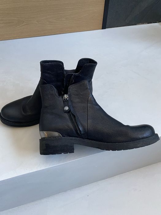 Шкіряні черевики челсі Clarks.