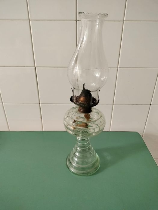 Candeeiro antigo , em excelente estado de conservação