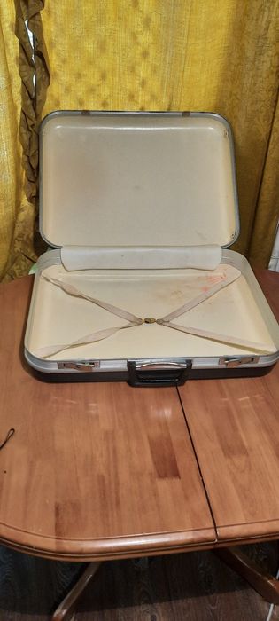 Чемодан - дипломат. 400грн. .