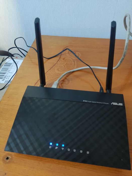 Продам Asus RT-N12 беспроводной маршрутизатор  до 300 Мбит/с.