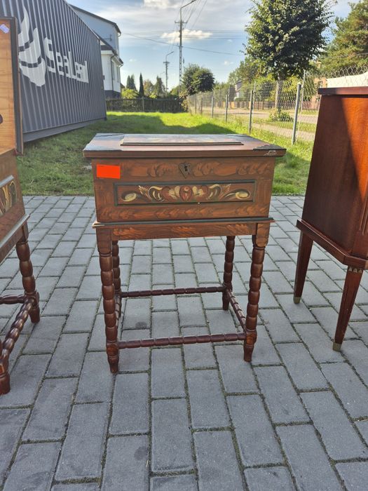 Przepiękna malowana szafeczka