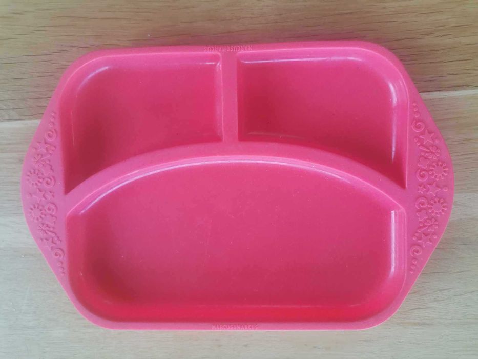 Talerzyk silikonowy marcus & marcus kolor czerwony trójdzielny