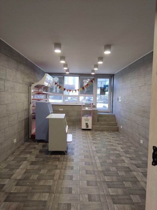 Пиво-Кофе-Цветы-Салон(40м.кв) Сергея Колоса,3