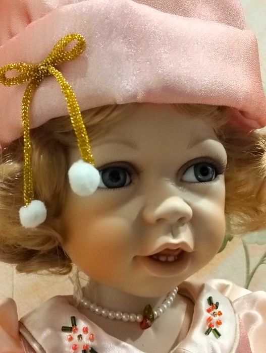 Фарфоровая кукла Anеliе от Oncrown Collection