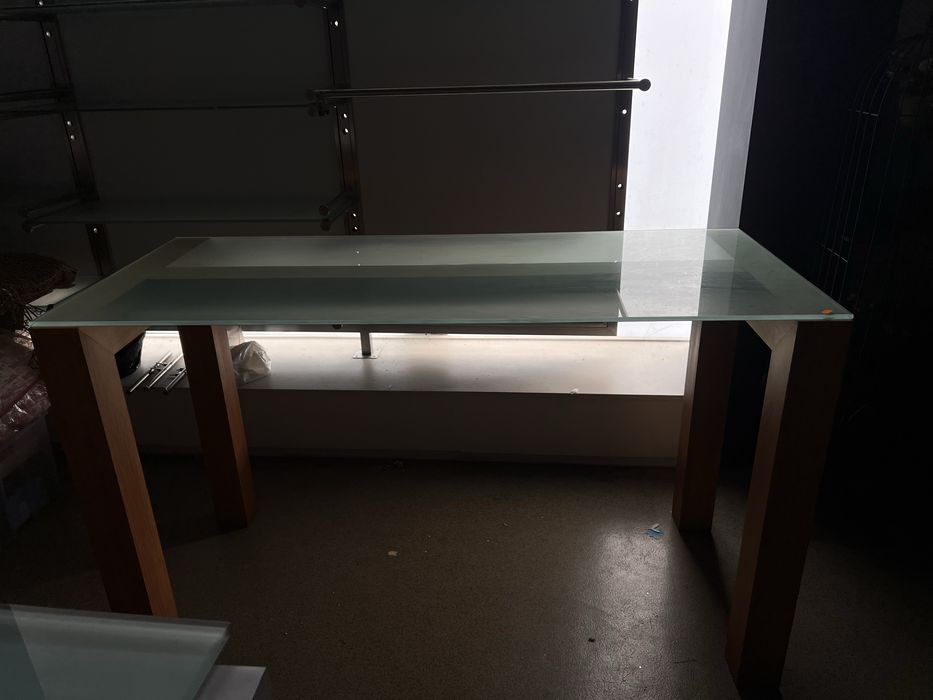 mesa com tampo de vidro