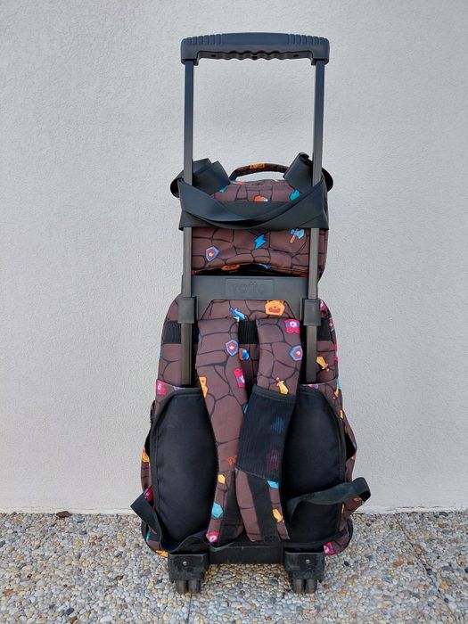 Conjunto mochila escolar e lancheira, com rodas. (Totto)