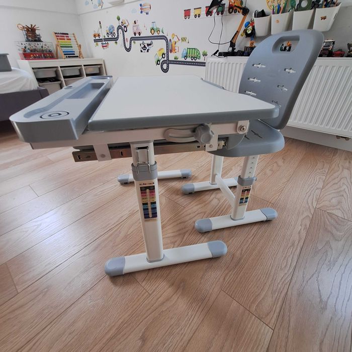 Biurko z krzesełkiem, regulowane, ergonomiczne