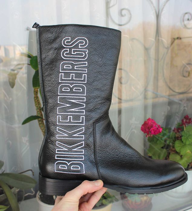 Стильні чоботи на замку з вишитим написом Bikkembergs  (р 45 / 29.5см)