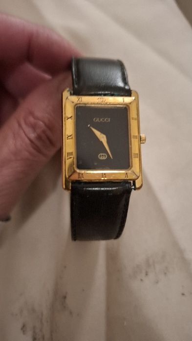 Vintage Gucci 4200 L Relógio Banhado a Ouro Pulseira de Couro Preto