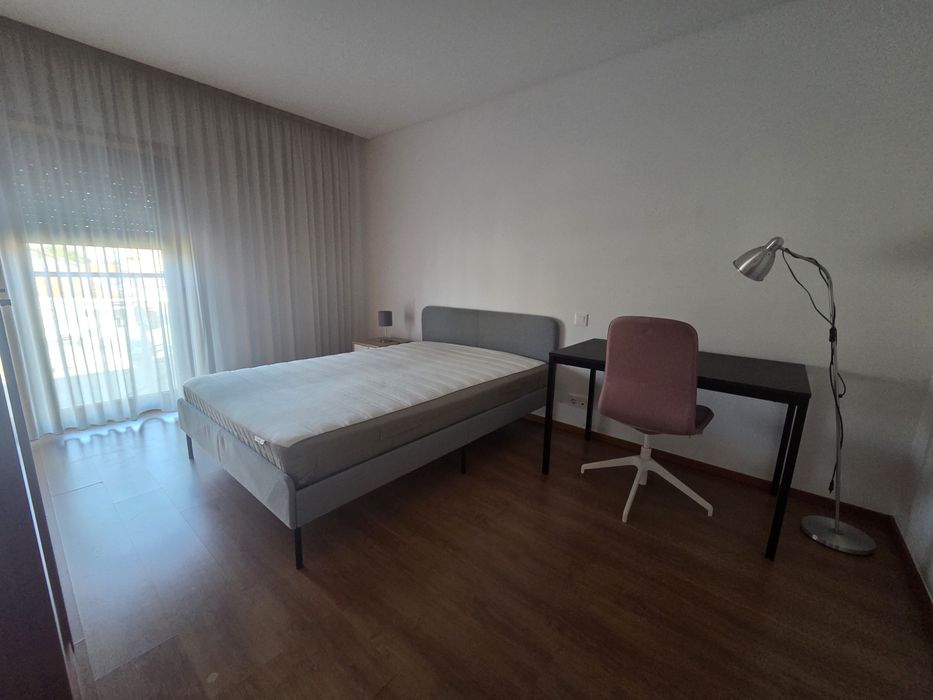 Cama e colchão 140x200