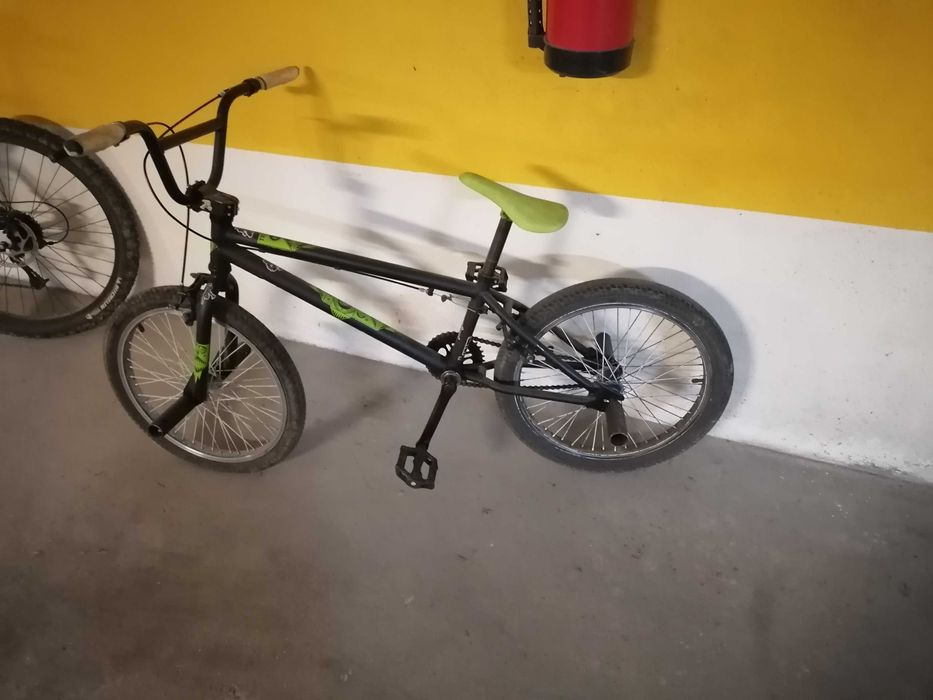 Bicicleta de btt e bmx