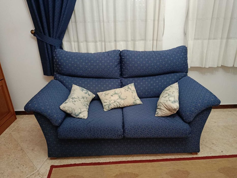 Sofá de dois lugares