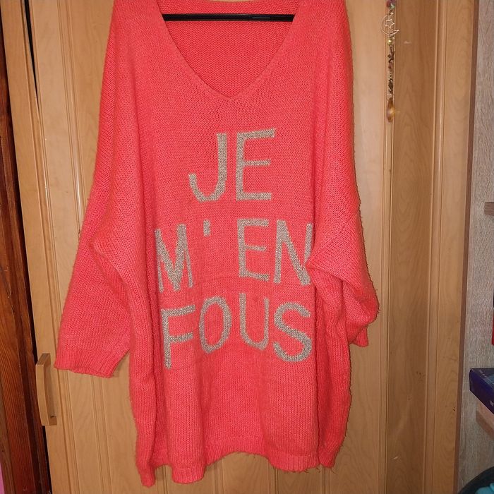 Długi, milusi sweter.