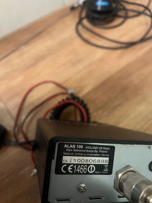 Cb radio midland wraz z anteną przykręcana do klapy bagażnika