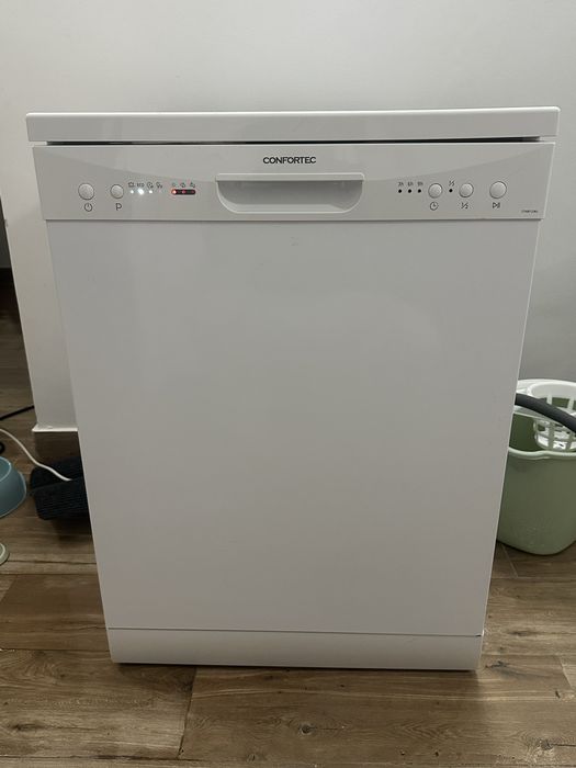 Máquina de lavar loiça Confortec CF6812WL – 100 €
