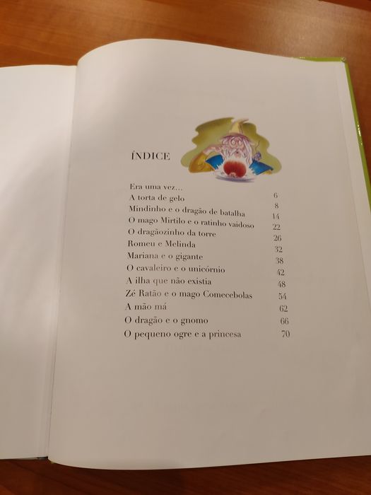 Livro infantil de contos clássicos