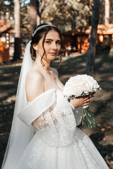 Продам весільну сукню