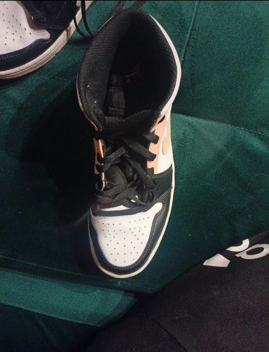 Jordan 1 crimson tint