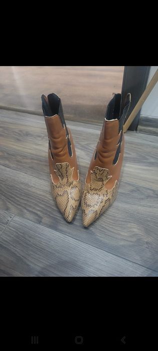 Botki brazowe wężowe rozmiar 37