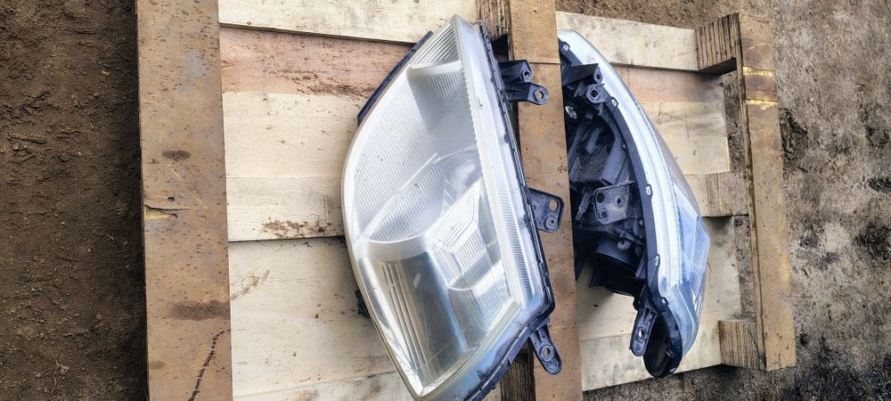 Фари Nissan Tiida