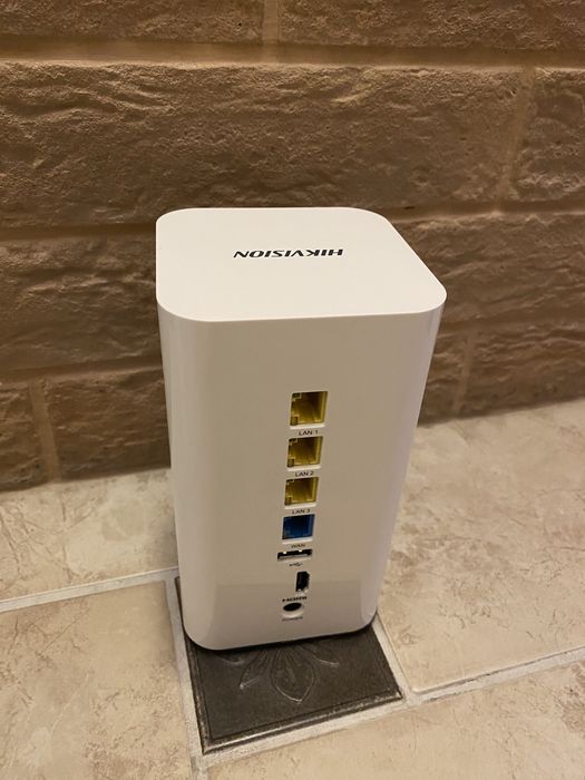 Мережевий відеореєстратор NVR Hikvision DS-7108NI-E1/V/W на 1 Тв