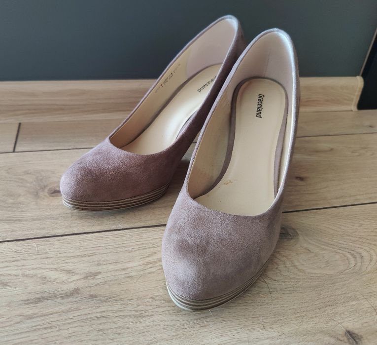 Sprzedam buty na obcasie